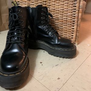 Doc Martens size 6 platforms